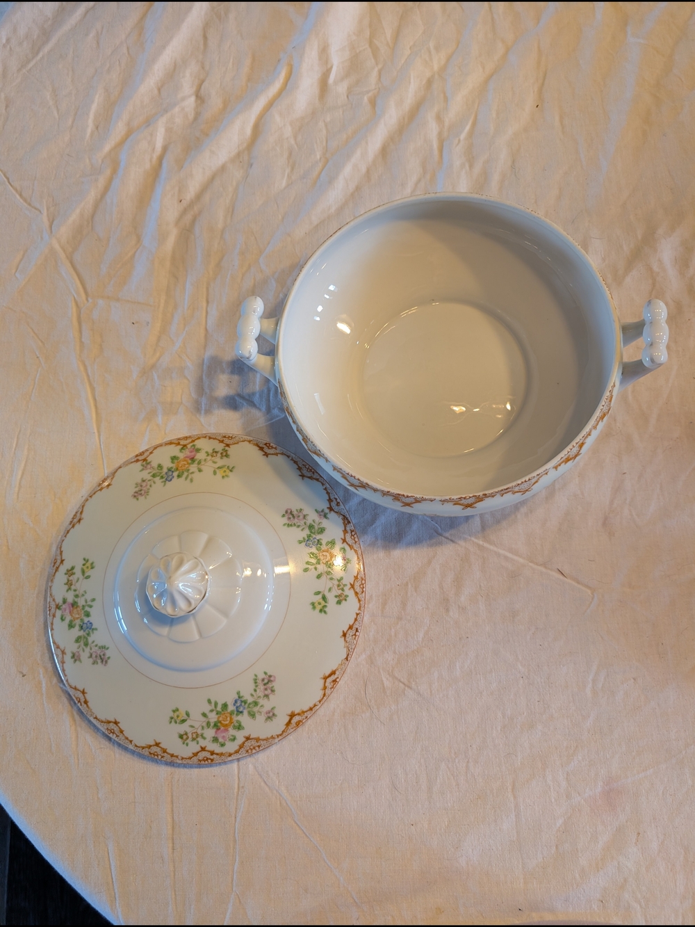 💥SALE💥Vintage White Porcelain Covered Serving Bowl with Gold Trim/Floral Motif - Picture 2 of 7